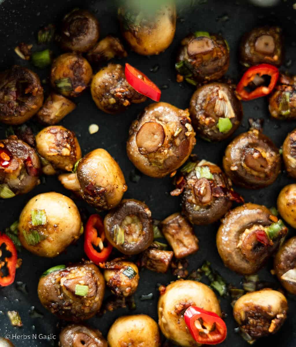 15 minute Chili Garlic Mushroom Recipe Herbs N Garlic